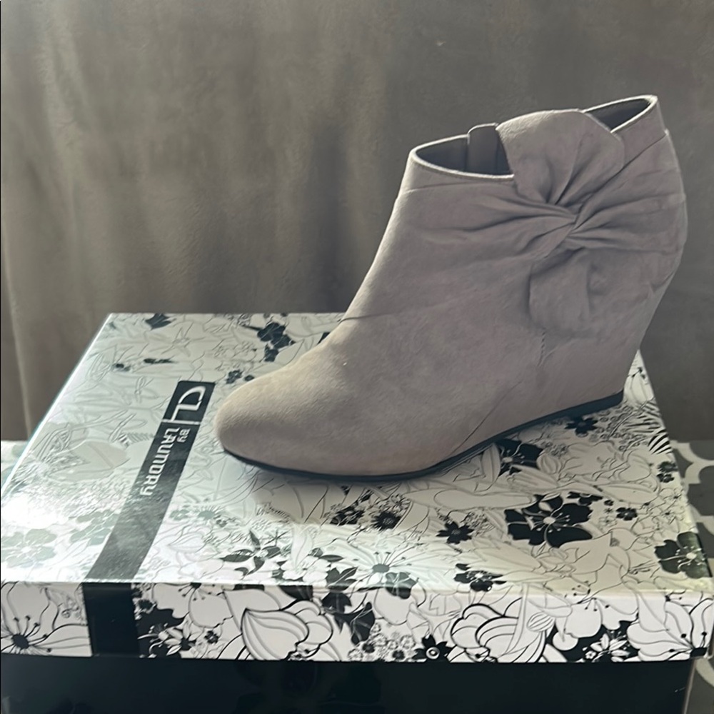Chinese Laundry Gray Ankle Booties with Sleek Design
